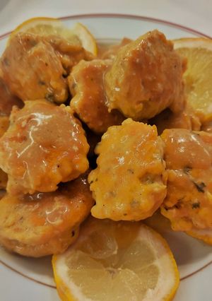 Una foto de Albóndigas de pollo en salsa limón