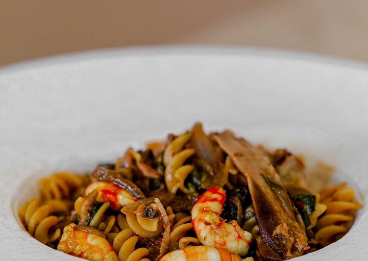 Fusilli di Legumi con Mazzancolle e Porcini
