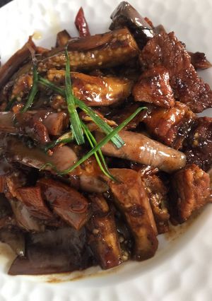 A picture of Stir pork belly with Steam eggplant.