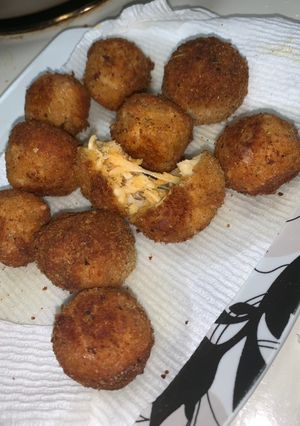 A picture of Cheesy Chicken Balls.