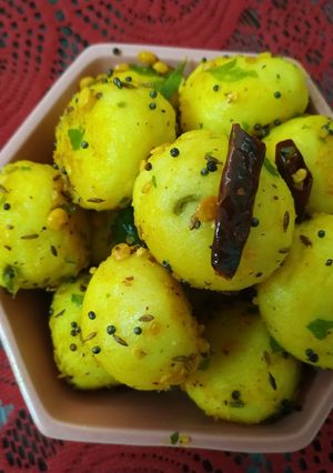 सूजी बाॅल्स (suji balls recipe in Hindi) रेसिपी मुख्य फोटो