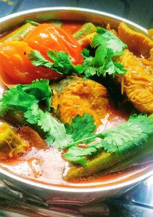 மீன் கறி (Meen curry recipe in tamil) செய்முறை முக்கிய புகைப்படம்