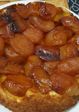 Una foto de Tarta tatin o invertida de manzanas