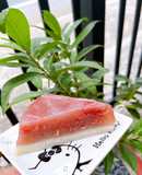 Bánh chuối hấp màu đỏ rượu