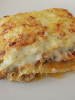 Una foto de Lasaña jugosa de carne y verduras