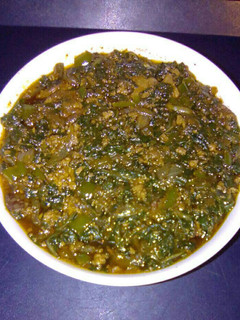A picture of Spinach with chicken livers.