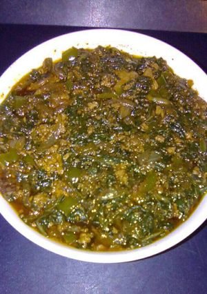 A picture of Spinach with chicken livers.