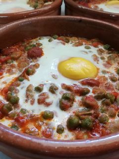 Una foto de Huevos al plato🍳
