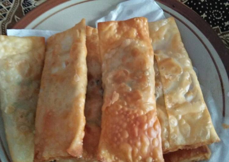 5.Pangsit isi rogout sayur sosis