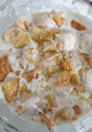 A picture of Mash daal Dahi barey.