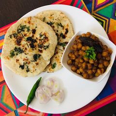 A picture of Aalu kulcha.