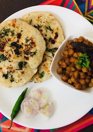 A picture of Aalu kulcha.