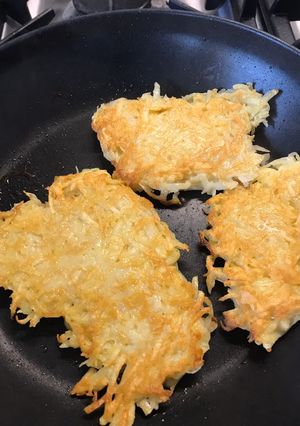 A picture of Potato Rösti with saffron.