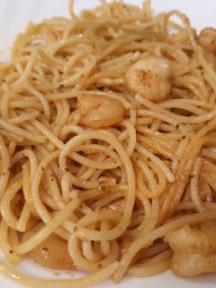 Una foto de Pasta con langostinos
