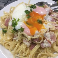 A picture of Carbonara with the ingredients at home!.