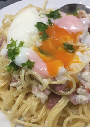 A picture of Carbonara with the ingredients at home!.