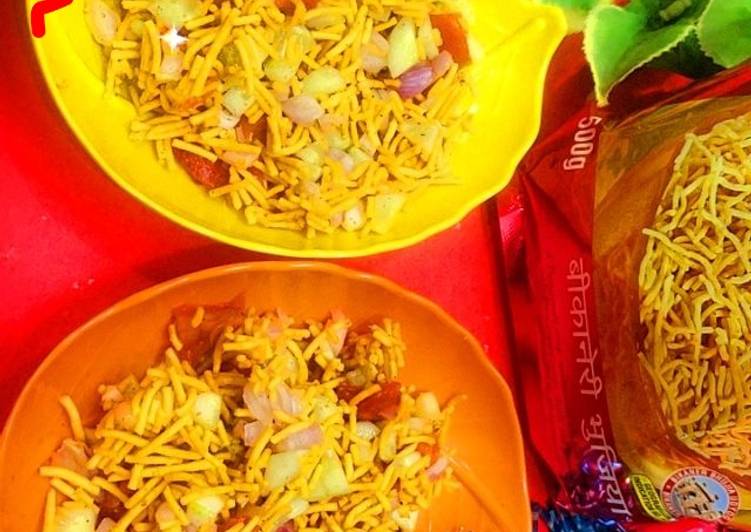 How to Make Any-night-of-the-week Bhujia Sev Bhel