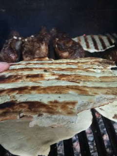 Una foto de Tortilla a la parrilla con chicharrón