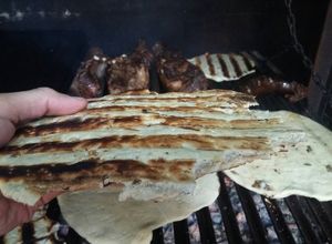 Una foto de Tortilla a la parrilla con chicharrón