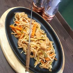 A picture of Sizzling chicken spaghetti 😋.