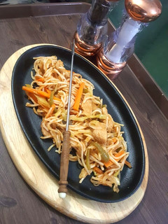 A picture of Sizzling chicken spaghetti 😋.