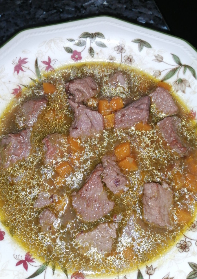 Una foto de Dados de ternera en salsa (en olla rápida)