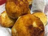 Bombas de papa con corazón de queso