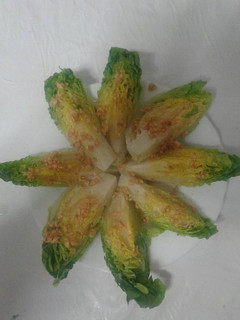 Una foto de Cogollos de lechuga aliñados