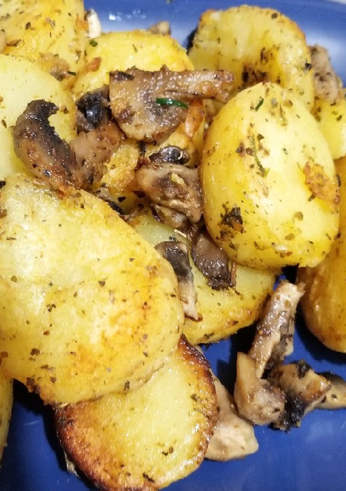 Una foto de Papas fritas a la manteca con champiñones