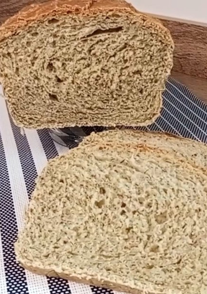 Una foto de Pan de molde de mostaza y eneldo con paté de salmón