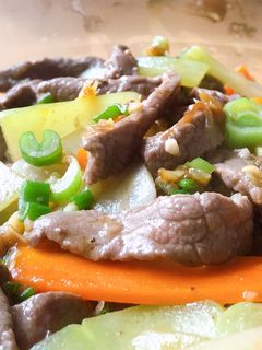 Hình của món Su Su Cà Rốt Xào Bò.