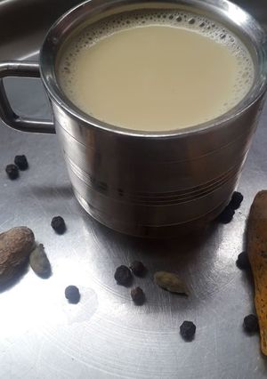 A picture of Sukku milagu paal / Dry ginger pepper milk.