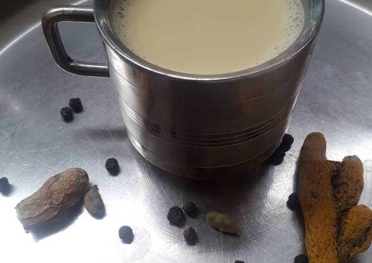 How to Prepare Super Quick Homemade Sukku milagu paal / Dry ginger pepper milk
