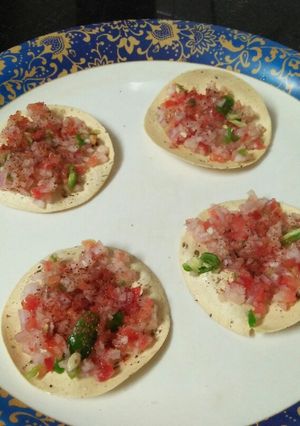 A picture of Masala papad.