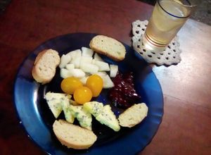 Una foto de Plato de varios c/aperitivo 🍸♪ヽ(･ˇ∀ˇ･ゞ)