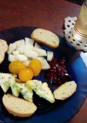 Una foto de Plato de varios c/aperitivo 🍸♪ヽ(･ˇ∀ˇ･ゞ)