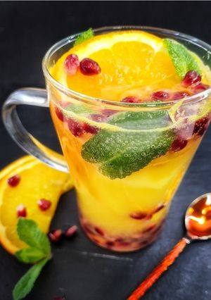 Foto principal de Tónica de naranja, hierbabuena y granada