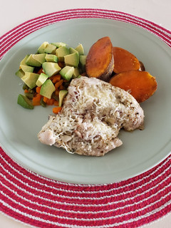 Una foto de Pescado con hierbas, castañas y parmesano 🇵🇪