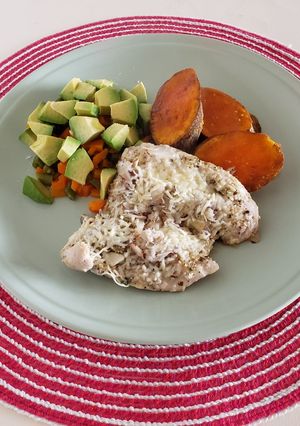 Una foto de Pescado con hierbas, castañas y parmesano 🇵🇪