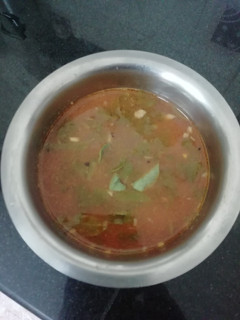 தக்காளி ரசம்(tomato rasam recipe in tamil) செய்முறை முக்கிய புகைப்படம்