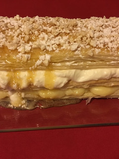 Una foto de Milhojas de crema pastelera y frosting de queso