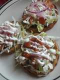 Gorditas (sopes) de asientos de chicharrón