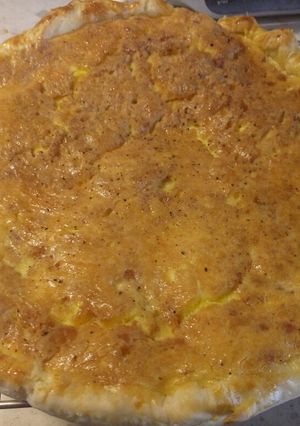 A picture of Carbonara pie.