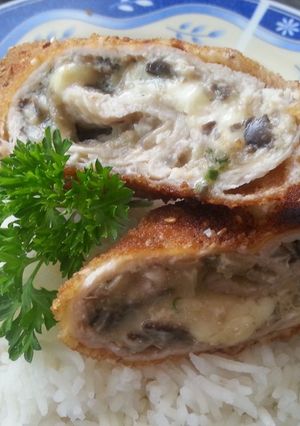Sajttal gombával töltött karajtekercs szezámos panírban recept fotója