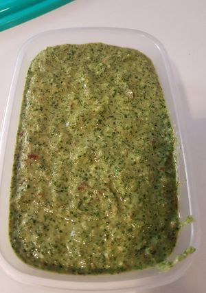 Una foto de Pesto de rúcula, almendras y tomates secos