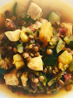 Una foto de Lentejas de pollo y calabaza con toque de curry y Canela