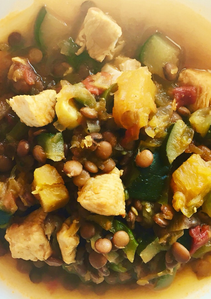 Una foto de Lentejas de pollo y calabaza con toque de curry y Canela