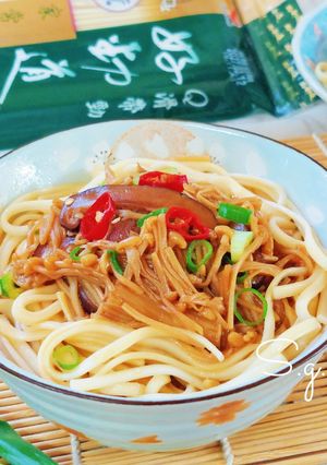 蒜蓉滑菇乾拌麵 的食譜成品照片