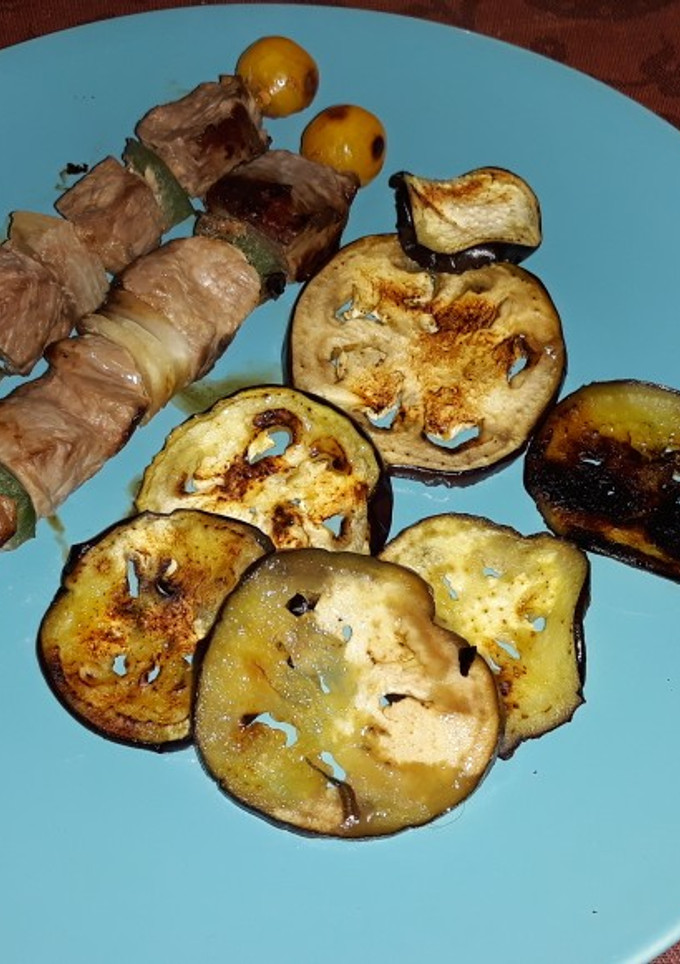 Una foto de Brochetas de Añojo y Berenjena a la Miel