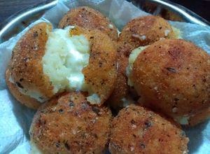 Una foto de Bombas de papa con queso❣️